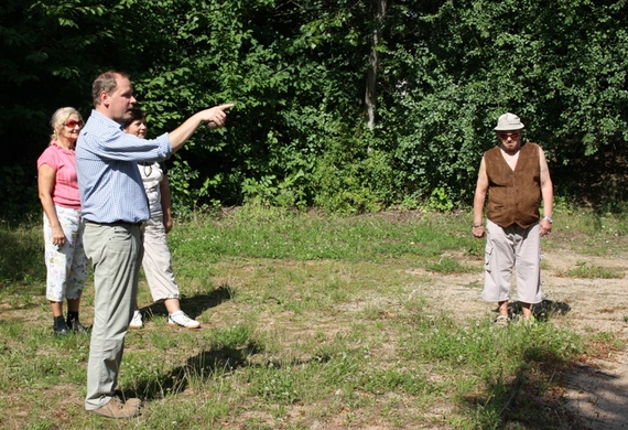 Senioři trénují pétanque